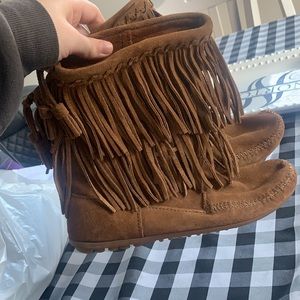 Minnetonka frill leather boots